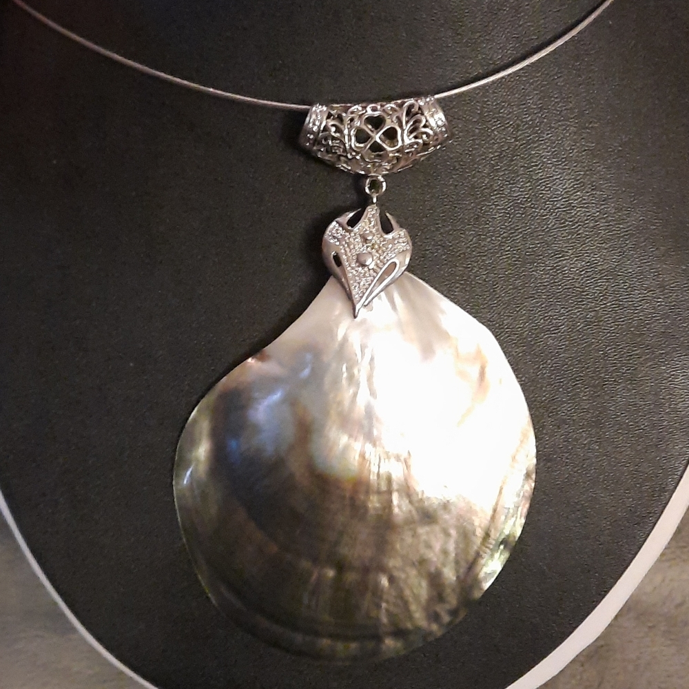 Classic Elegance Lala Shell Necklace